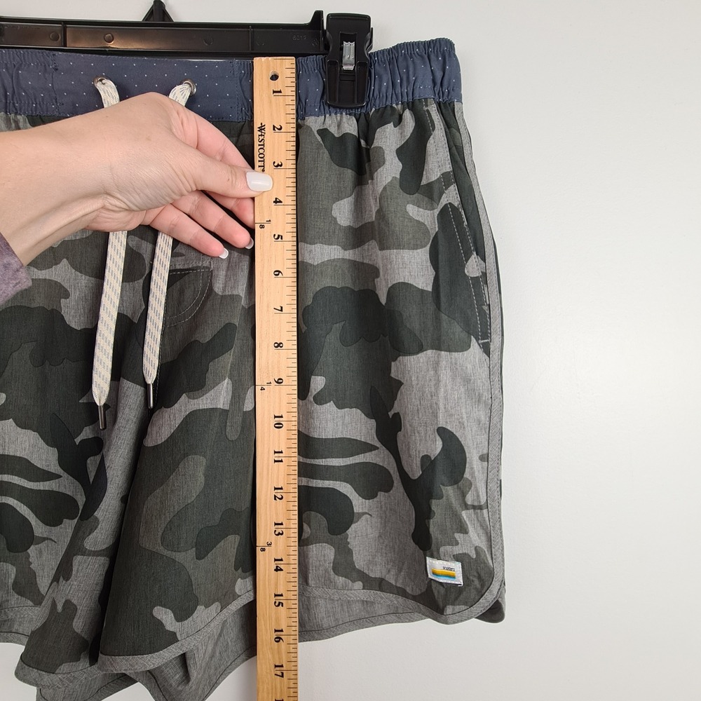 Vuori Short Mens XL Gray Camo Performance 4 Way Stretch Athletic Shorts Swim - Picture 4 of 12